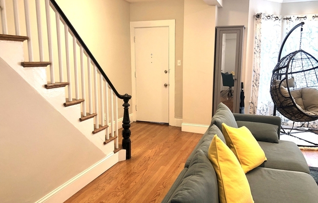 19 AVON PL