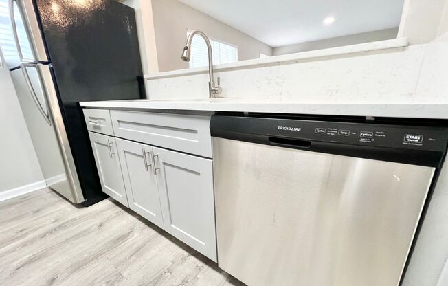 2 beds, 2 baths, 950 sqft, $1,740, Unit 2111-10 R