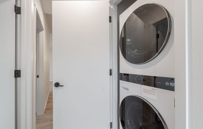 2 beds, 1.5 baths, 921 sqft, $1,795, Unit 103