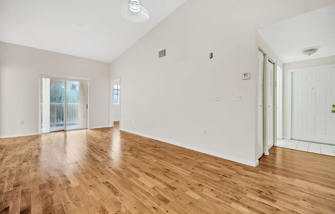 Your Dream Davie Home Awaits – 2 Bed/2 Bath!