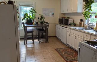 2 beds, 1 bath, 900 sqft, $2,500, Unit 114-3