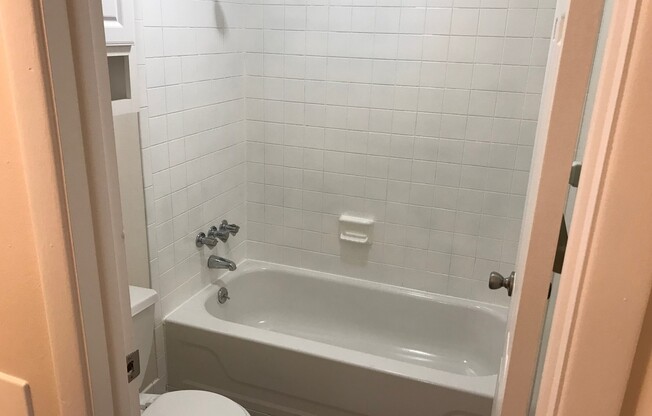 3 beds, 2 baths, 1,265 sqft, $1,242, Unit 08 - 811