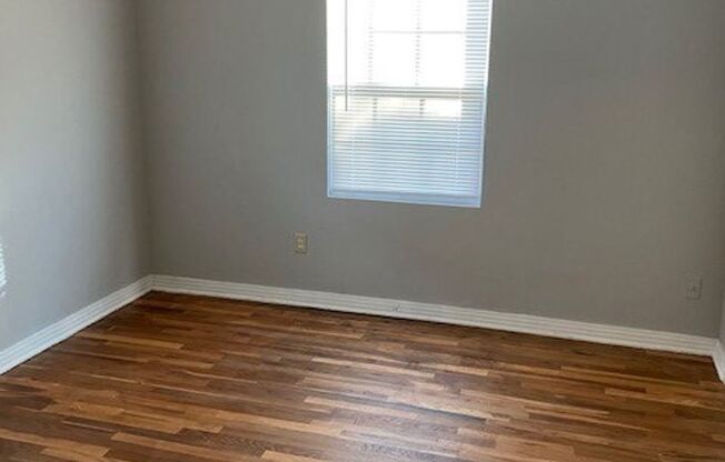 3 beds, 1 bath, $1,000