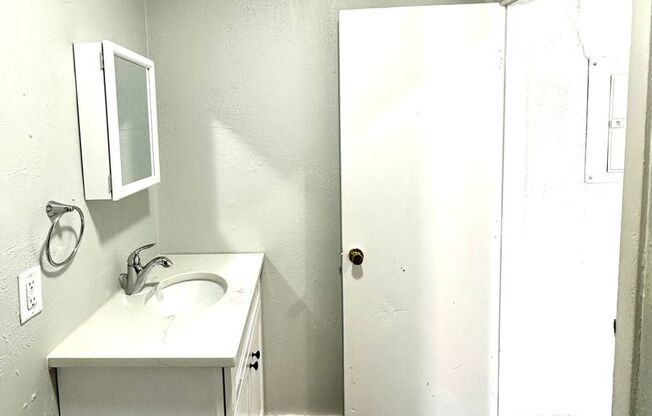 Studio, 1 bath, 325 sqft, $1,295, Unit 38