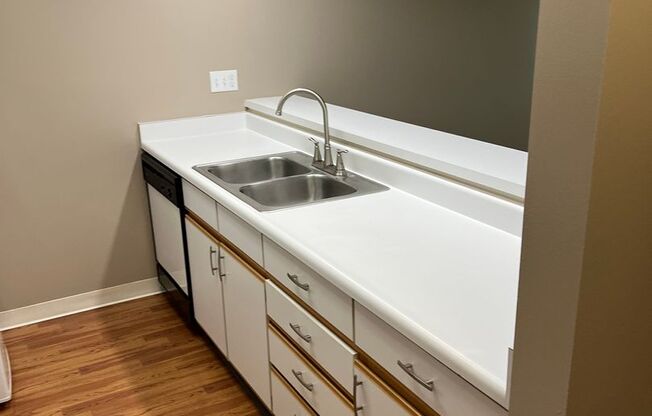 1 bed, 1 bath, 772 sqft, $1,039, Unit 3-204