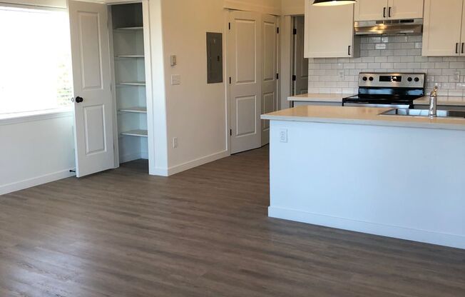 1 bed, 1 bath, 700 sqft, $1,395, Unit 201