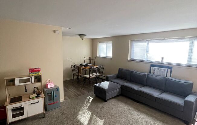 1 bed, 1 bath, $1,100, Unit 301