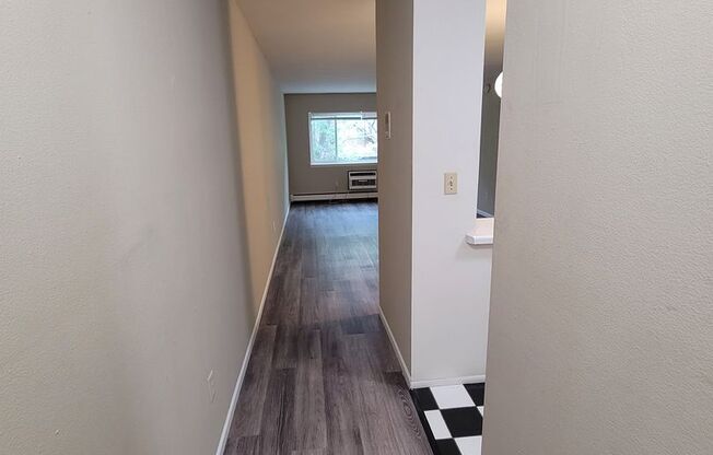 2 beds, 1 bath, $1,425, Unit 316