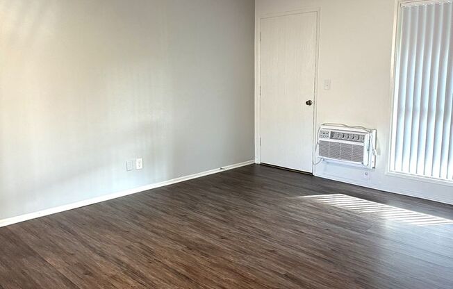 2 beds, 1 bath, 930 sqft, $2,430, Unit 38