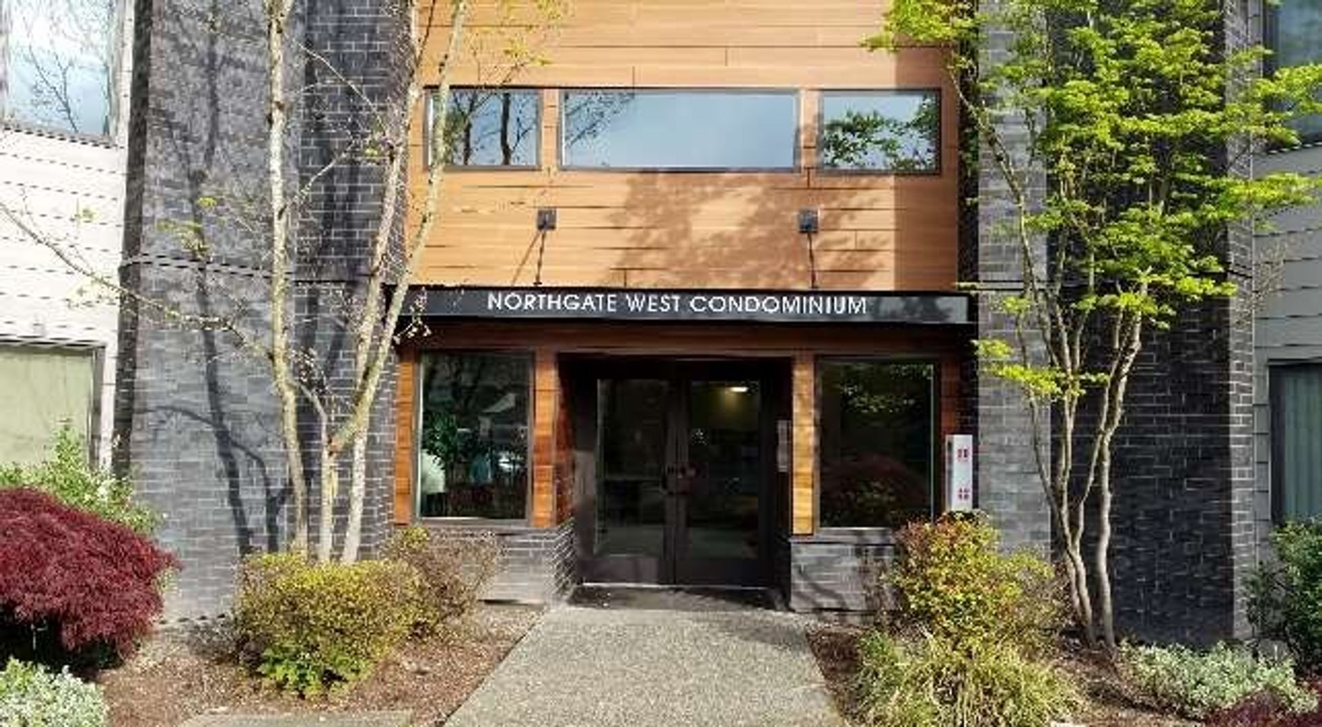 AIR-CONDITIONED Spacious Condo in Northgate
