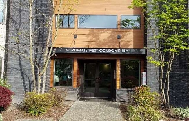 AIR-CONDITIONED 2 Bedroom Condo in Northgate