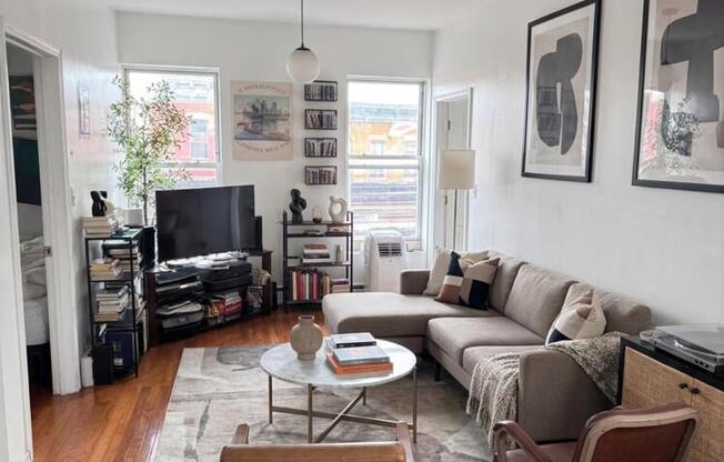441 HART ST