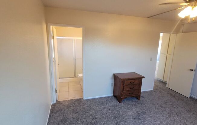 Nice and Cozy apartment in Apple Valley with 2 car garage