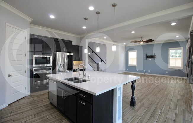 3253 E LOUISE DR