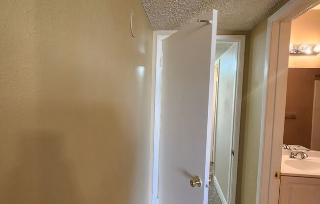 2 beds, 2 baths, $1,350, Unit # 1078