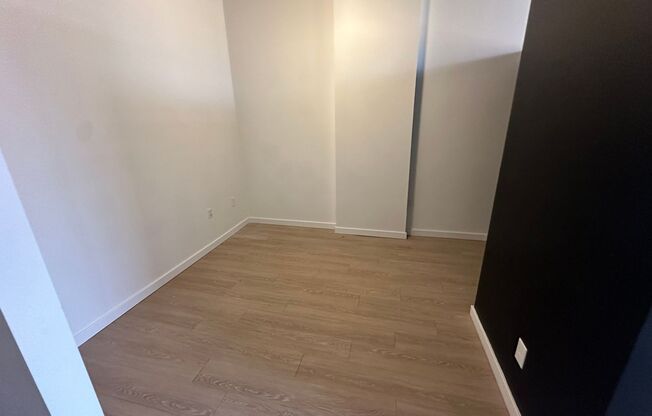 Studio, 1 bath, 329 sqft, $1,050, Unit 304