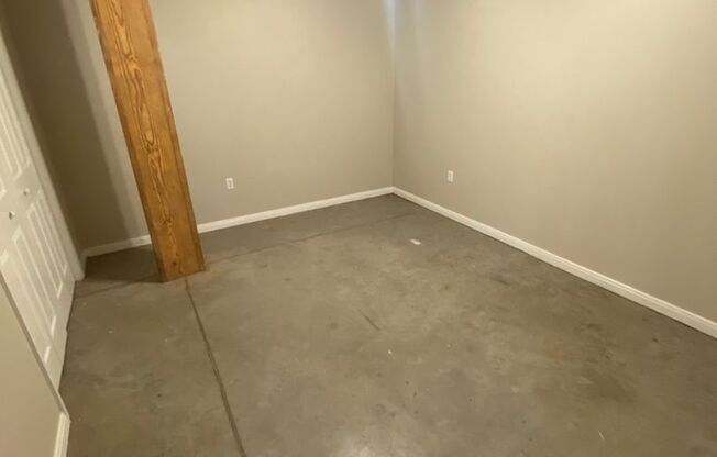 3 beds, 2 baths, 1,300 sqft, $1,595, Unit 601