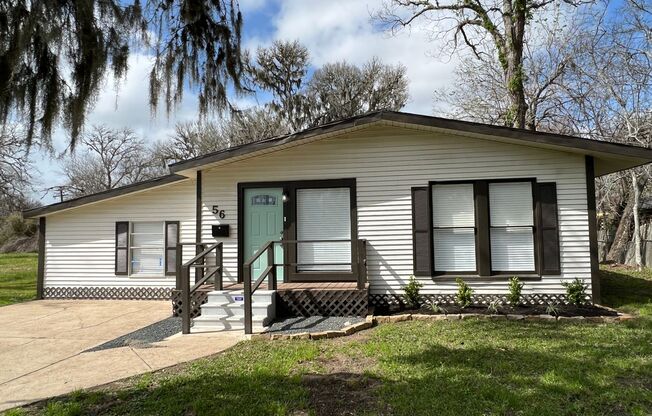 Beautifully Updated 3/1 Home near Downtown Lake Jackson