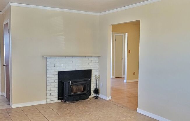 CHARMING 3 BEDROOM HOME IN NORTH CLOVIS