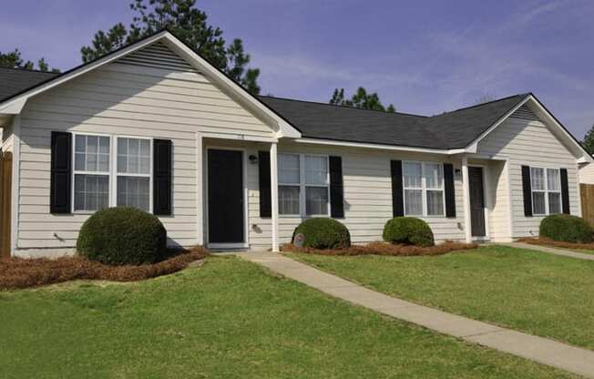 External Apartment View at Wayside Apartments, Raeford, NC 28367