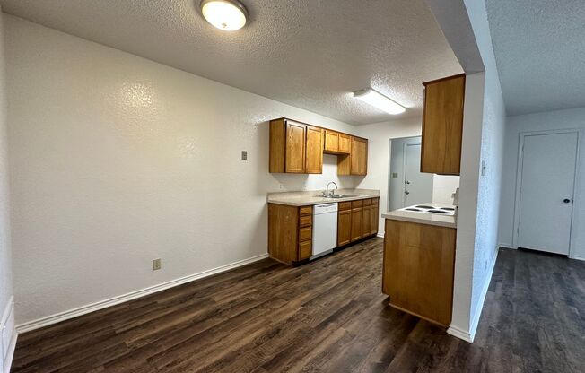 Available now! Nice 3 Bedroom, 2 Full Bath Duplex Located in Saginaw.