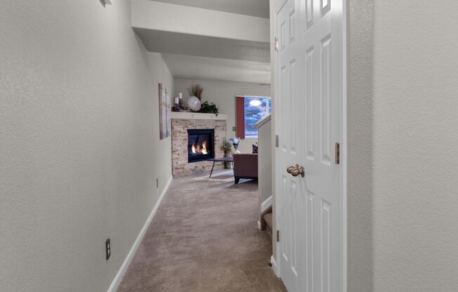 3 BED/2.5 BATH TOWNHOME W/PATIO & 2-CAR GARAGE!