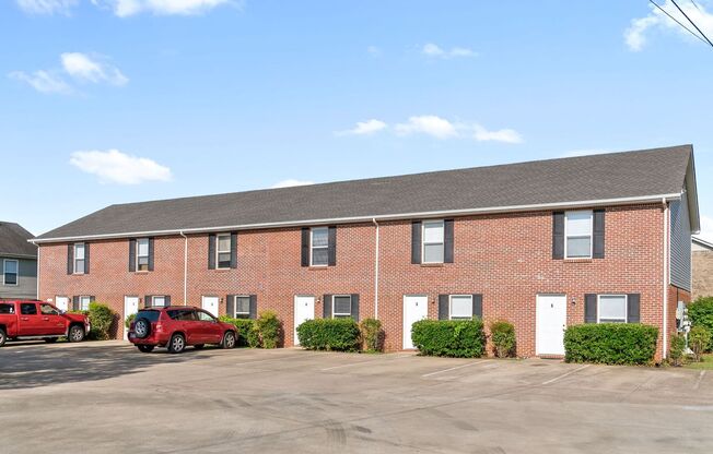 2 Bedroom Pet Friendly Townhome For Rent in Sango!