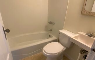 1 bed, 1 bath, $650, Unit 4E - 1