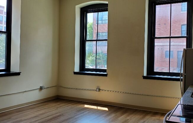 1 bed, 1 bath, 783 sqft, $1,293, Unit 101E