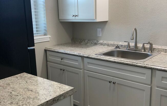 2 beds, 1 bath, 730 sqft, $995, Unit 3