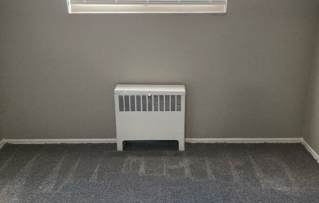 3 beds, 1 bath, 1,400 sqft, $1,620, Unit 1481-10