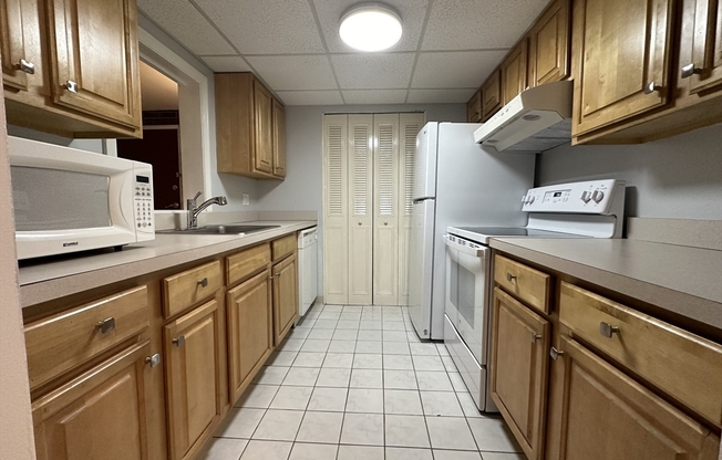 1 bed, 1 bath, 680 sqft, $2,000, Unit 31