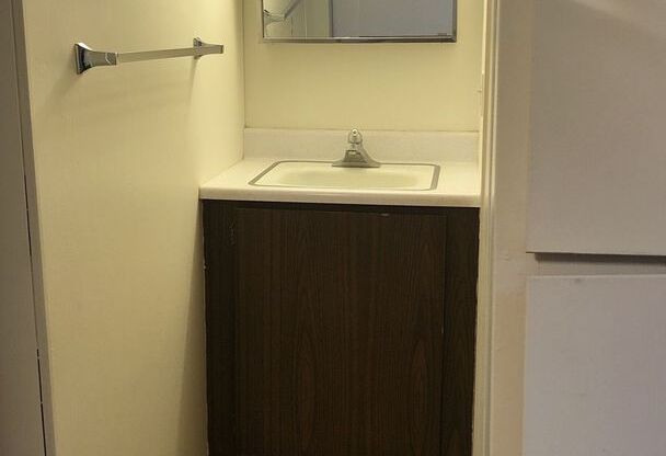 1 bed, 1 bath, 420 sqft, $585, Unit 82726