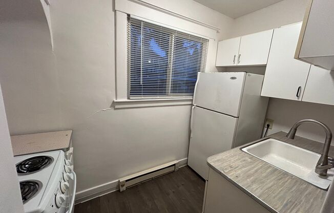 Studio, 1 bath, $825, Unit C