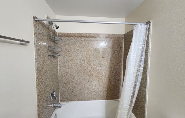 2 beds, 2 baths, $1,400, Unit Unit #1009