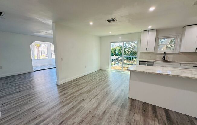 Charming 3 Bed, 2 Bath Oasis: Minutes from Clearwater Beach & Downtown Dunedin