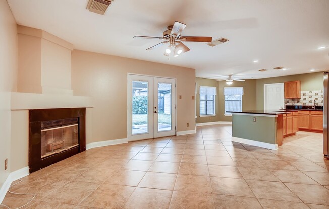 4 bedroom located 6 miles from Randolph Air Force Base