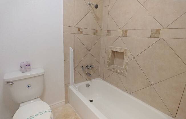 2 beds, 2 baths, 910 sqft, $2,895, Unit 406