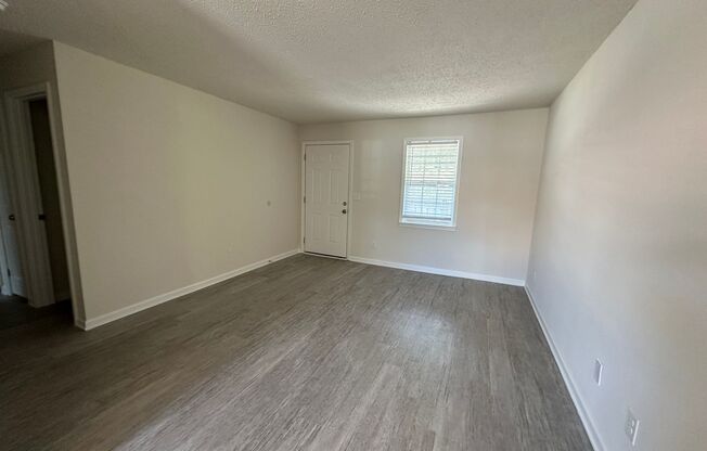 2 beds, 1 bath, $800, Unit Apt 17