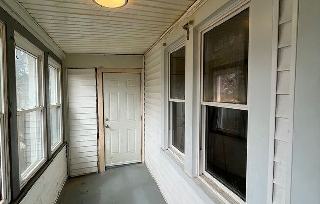 2 beds, 1 bath, 735 sqft, $900, Unit Unit 4