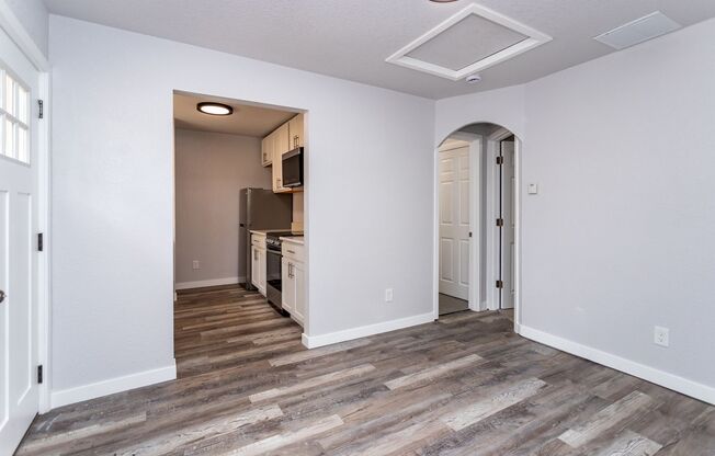 Charming Updated Cottage – 2 Bed, 1 Bath!!