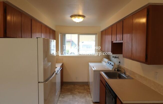 2 Bedroom 1.5 Bathroom Apartment in Oregon City!