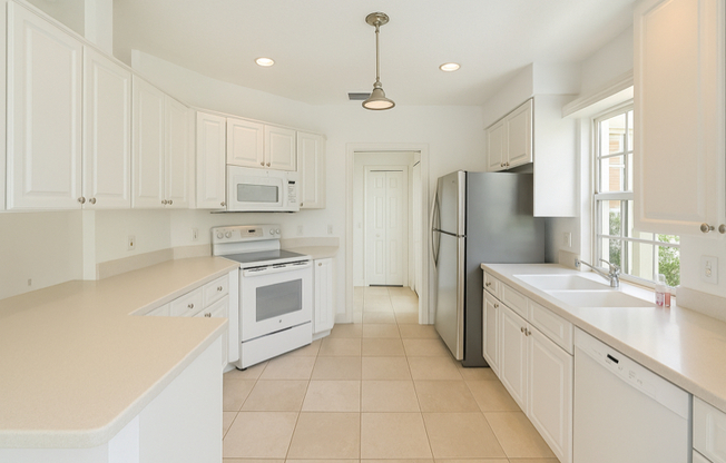 12040 SW ELSINORE DR