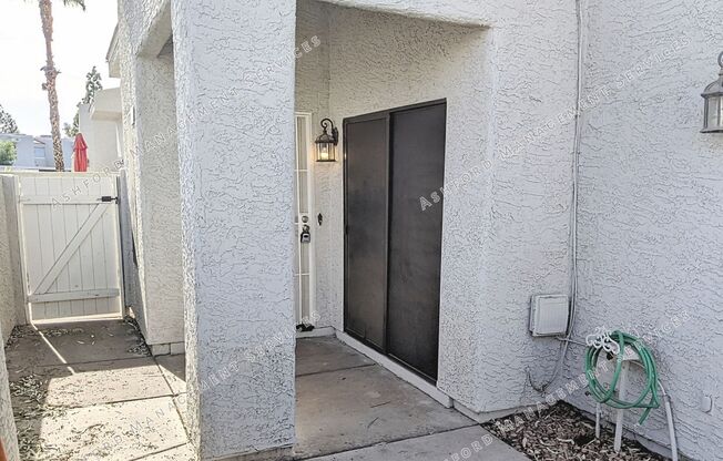 ***MOVE IN SPECIAL***3 BEDROOM 3 BATH END UNIT TOWNHOME IN GATED QUESTA VIDA