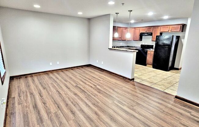 (RCH-100) Gaslight Court