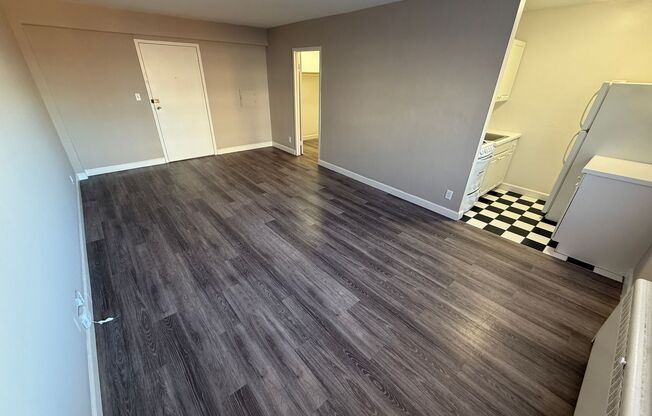 Studio, 1 bath, 400 sqft, $895, Unit #412