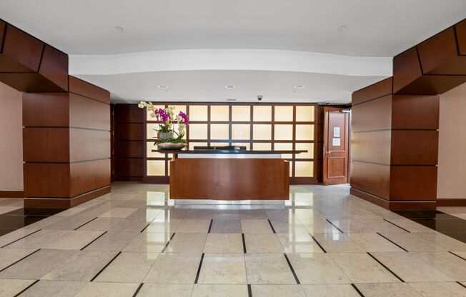 Gorgeous Park Laurel condominium