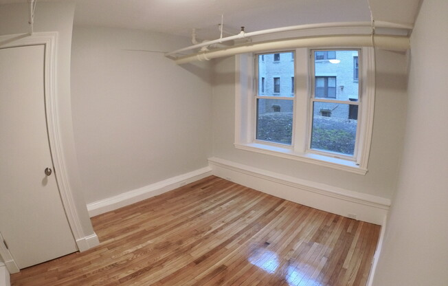 3 beds, 1 bath, $3,800, Unit B