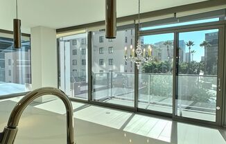 Beautiful and Spacious 2 Bedroom Condo at Axis