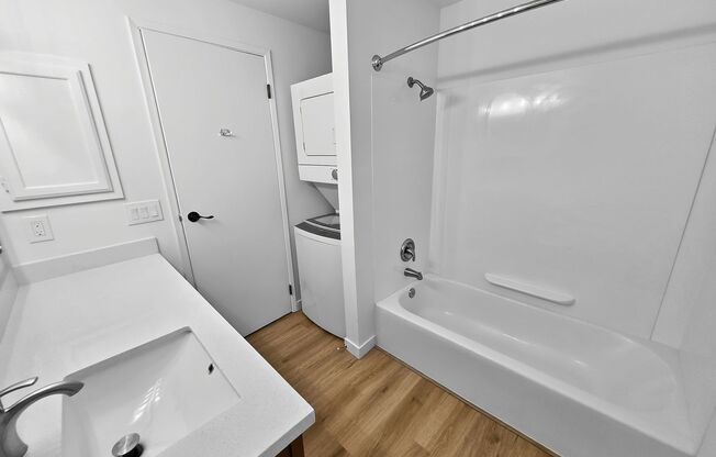 2 beds, 1 bath, 950 sqft, $2,195, Unit 108